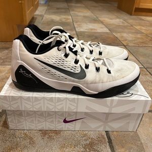 Kobe 11 EM XI EM Low White And Black Mens Size 14